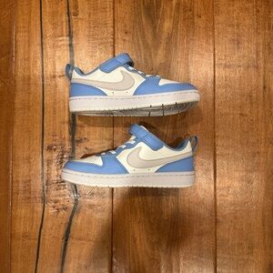 GREAT CONDITION Nike Kids Blue and White Sneakers